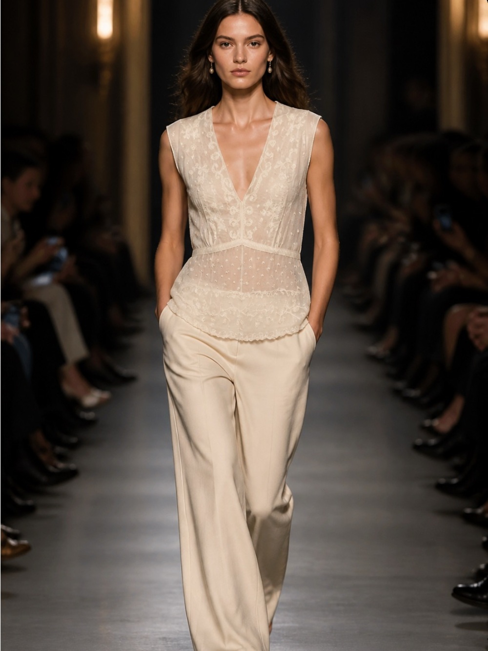 Elie Tahari Cream Lace V-Neck Sleeveless Camisole